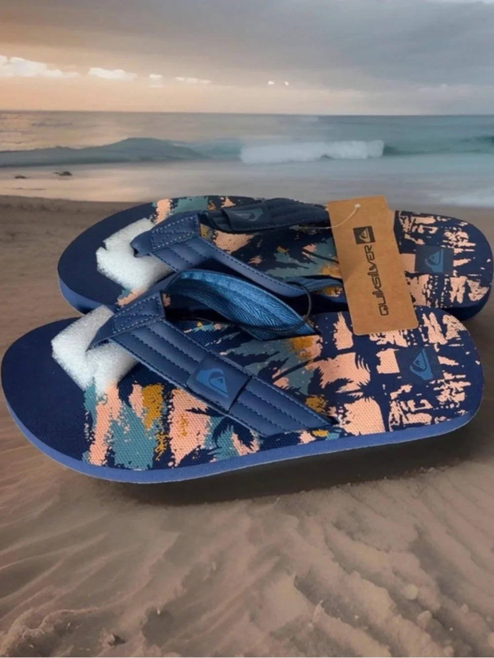 Quiksilver Foundation Men’s Size 9 Flip Flops Sandals. Navy Sunset Print. New